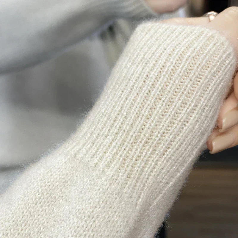 Women's Geometric Sweater Contrasting Design