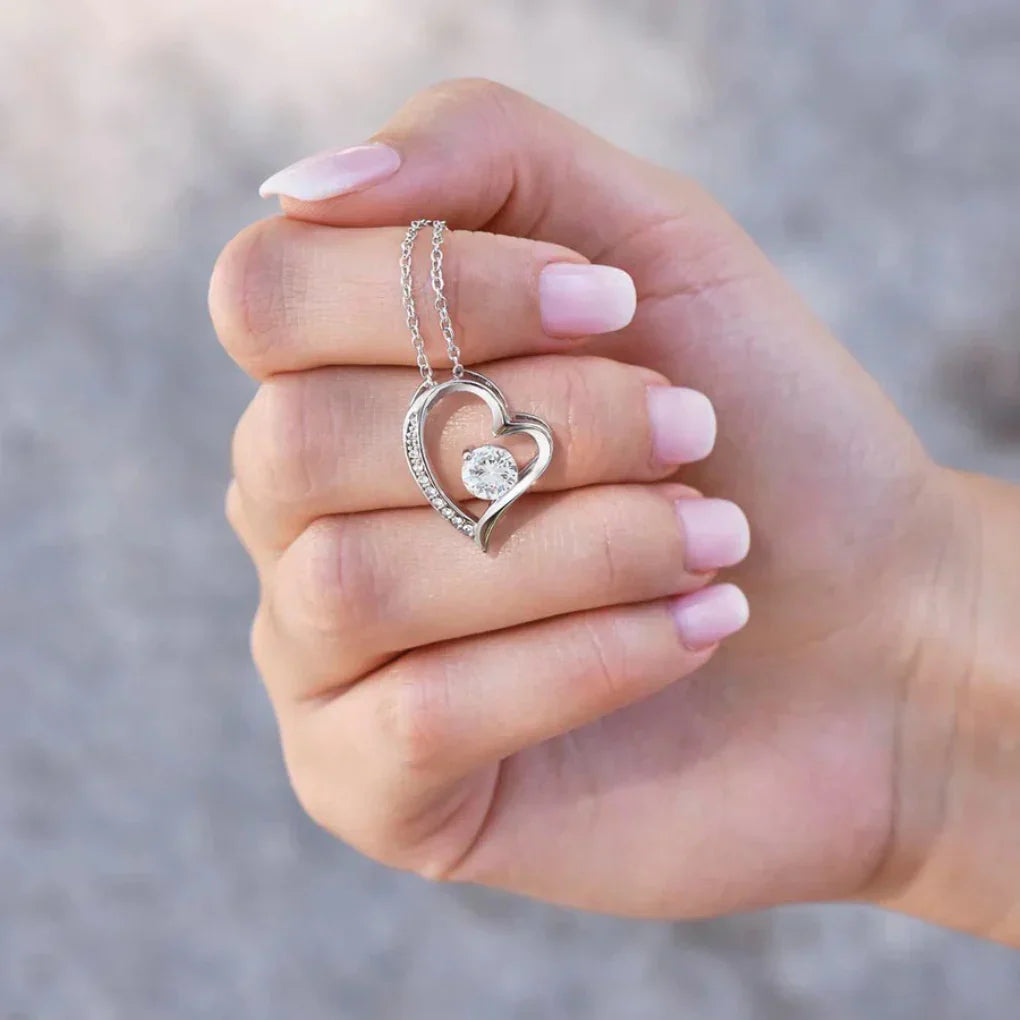 Heart Shape Chain Pendant Necklace - Vonnera