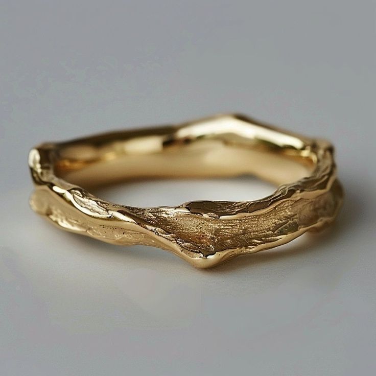 Vintage Gold Hammered Ring - Vonnera