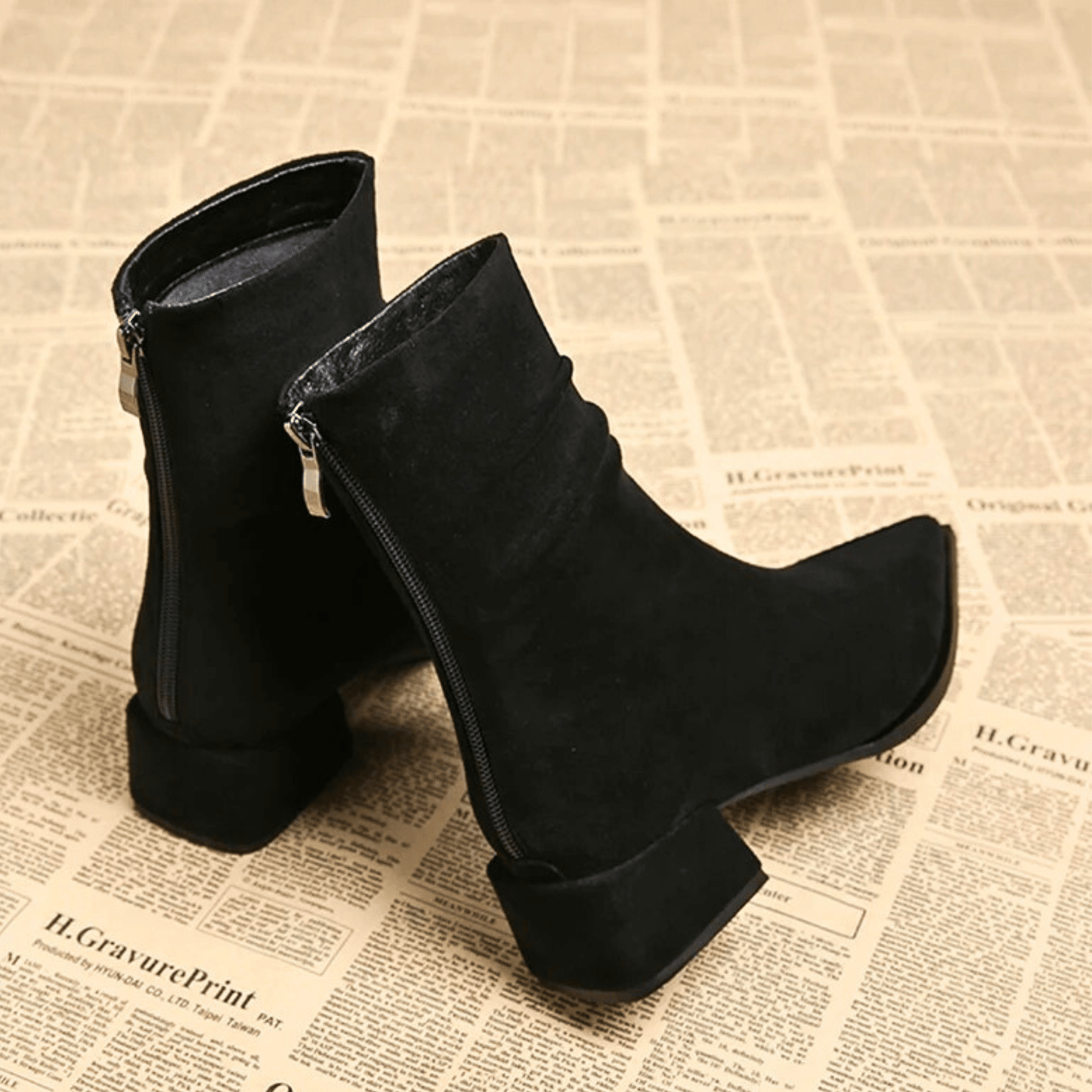 Women's Pointed Toe Boots Folded Upper Detail