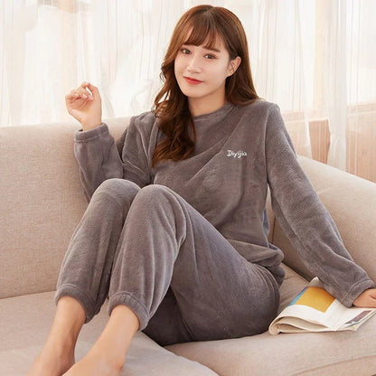Women's Pajama Set Elegant Design Supreme Comfort - Vonnera