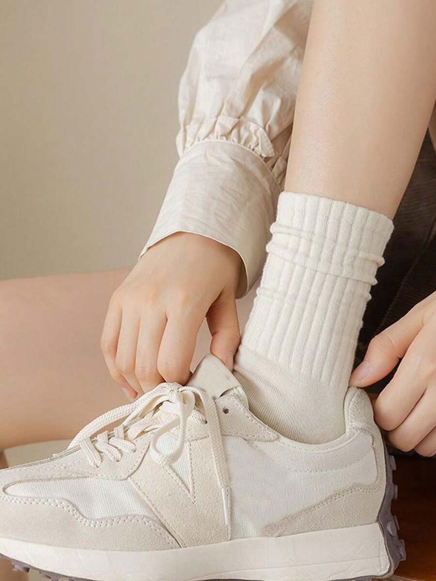 Women's Ribbed Crew Socks Ruffled Edge