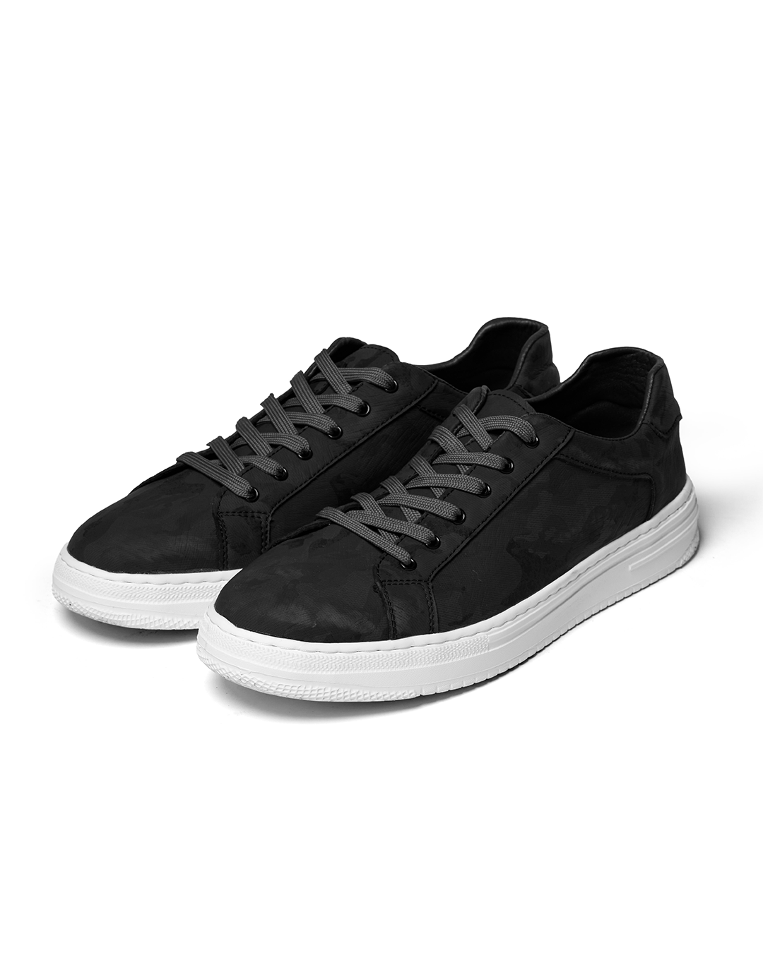 Men's Lace-Up Sneakers Minimalist Design - Vonnera
