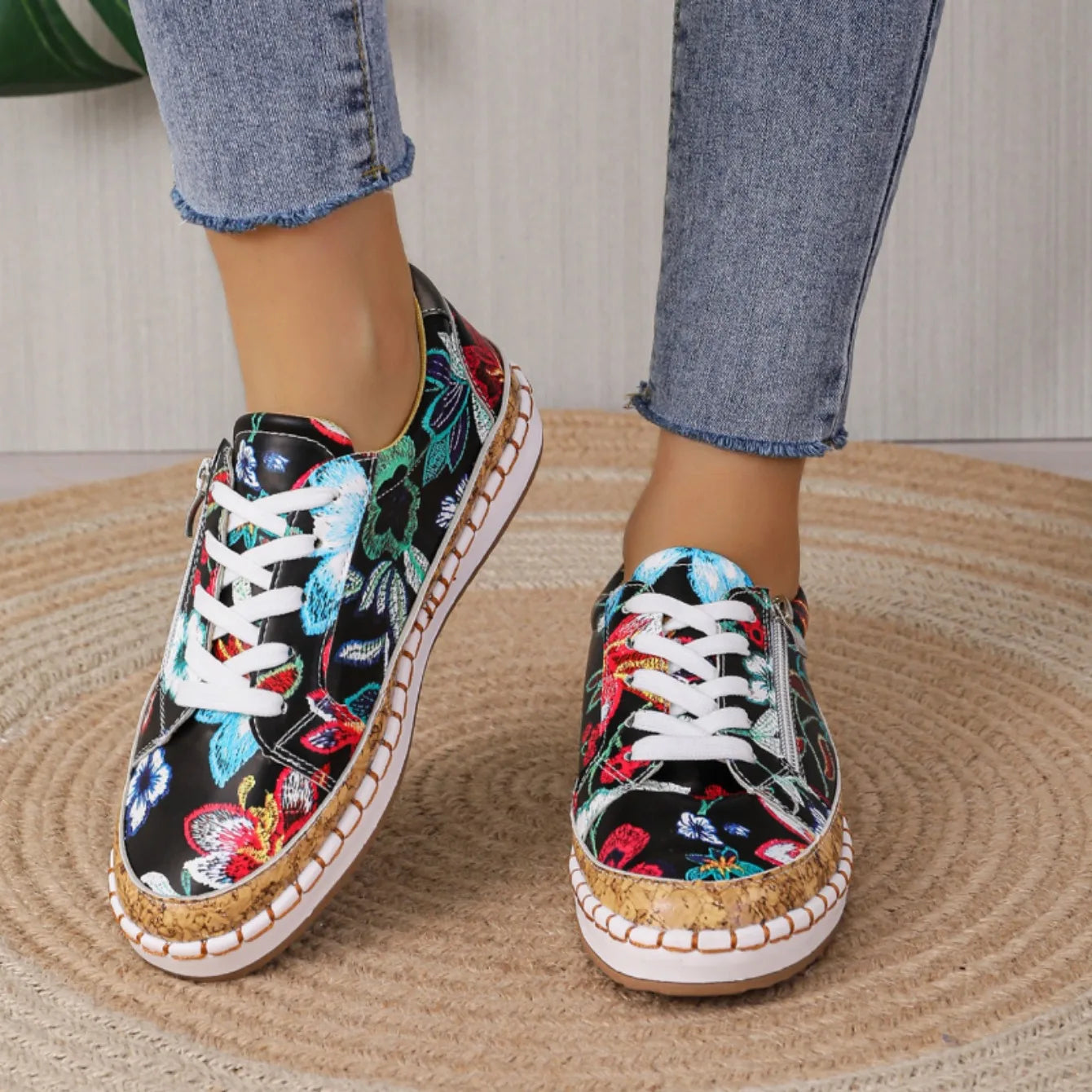 Women's Floral Lace-Up Shoes - Vonnera