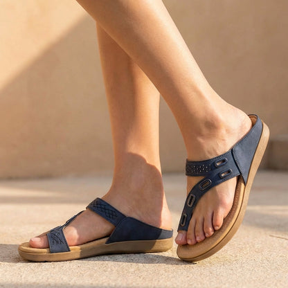 Relaxed Fit Women's Thong Sandals Metallic Accents