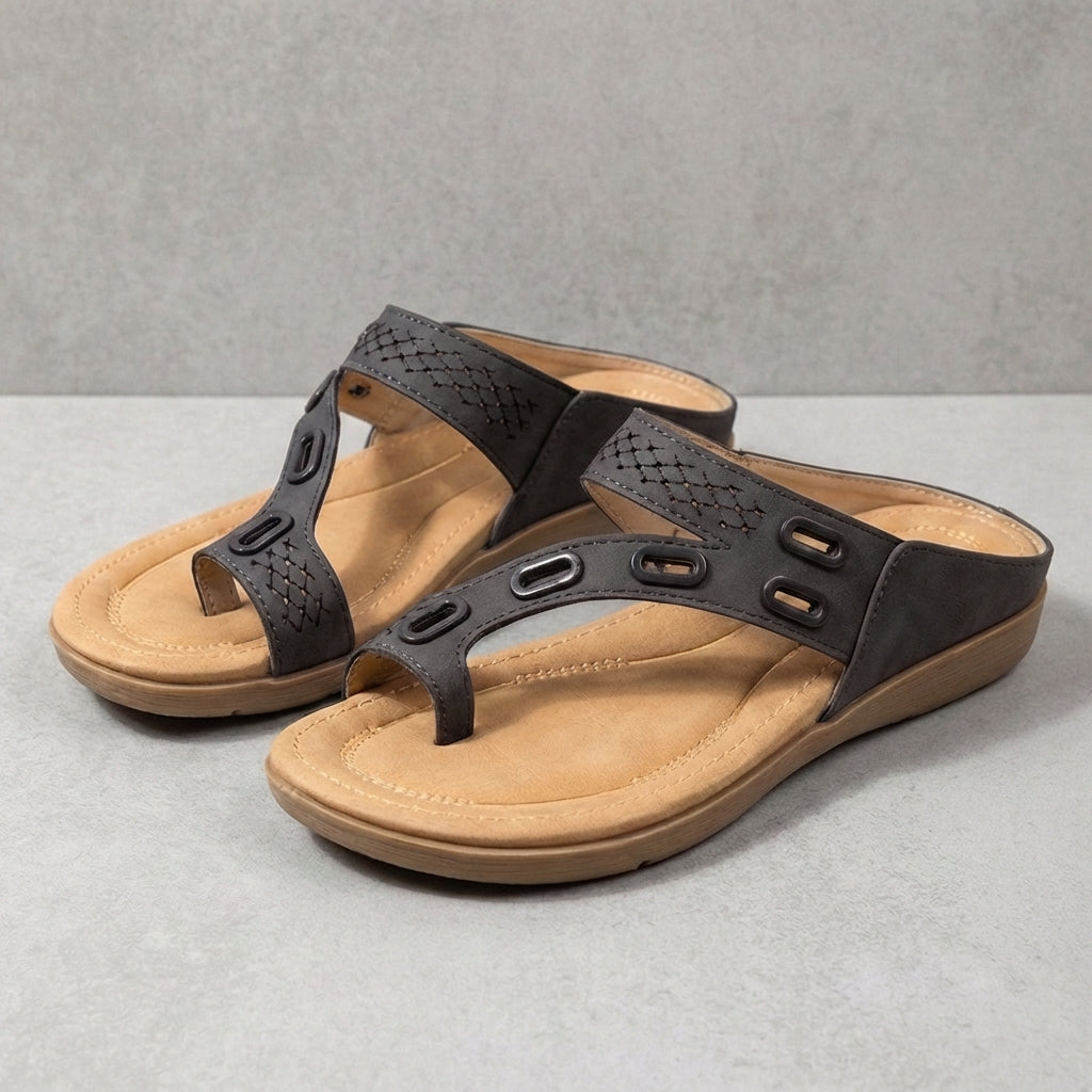 Relaxed Fit Women's Thong Sandals Metallic Accents