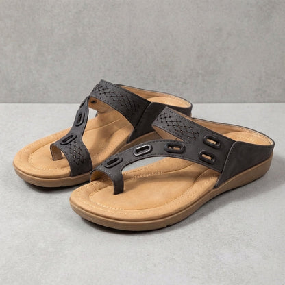 Relaxed Fit Women's Thong Sandals Metallic Accents