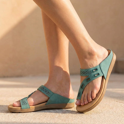 Relaxed Fit Women's Thong Sandals Metallic Accents