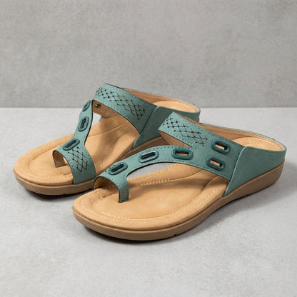Relaxed Fit Women's Thong Sandals Metallic Accents