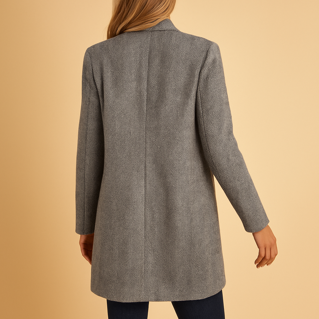 Long printed coat for women with refined silhouette, long sleeves, and stylish print motif, suitable for everyday wear and transitional seasons.