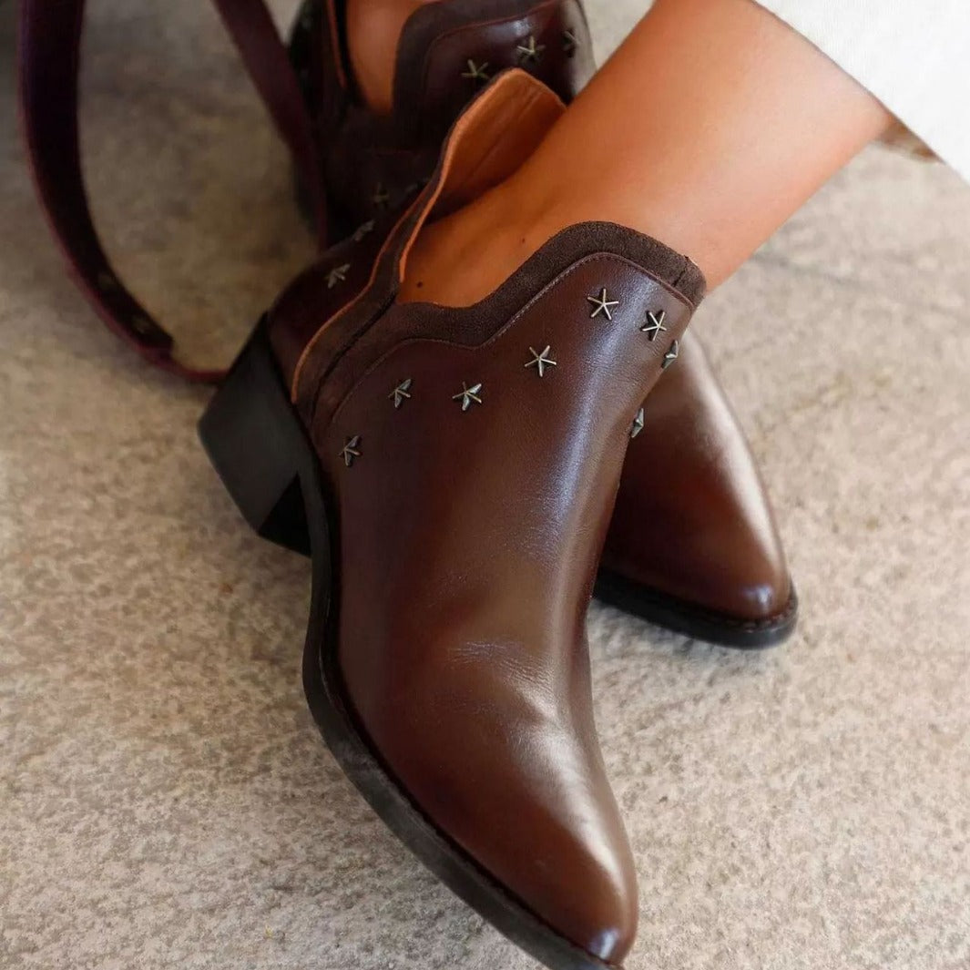 Studded Western Boots - Vonnera
