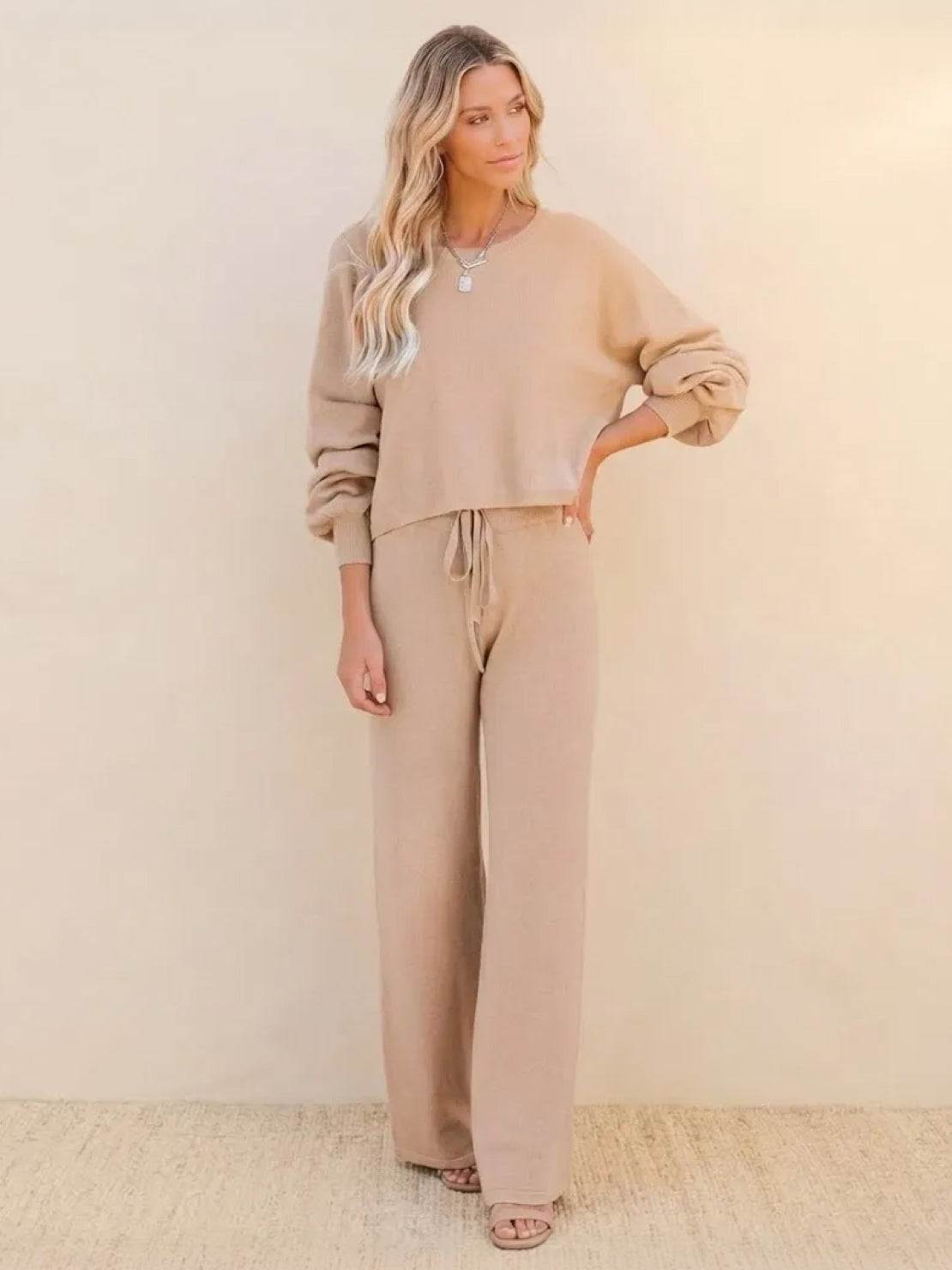 Women's Cropped Sweatshirt Lounge Set - Vonnera