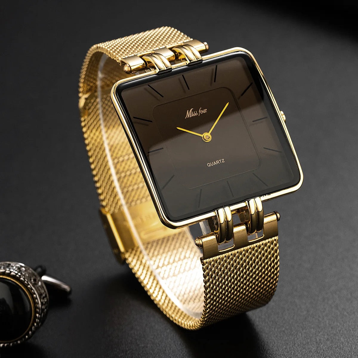 Women's Minimalist Mesh Band Wrist Watch - Vonnera