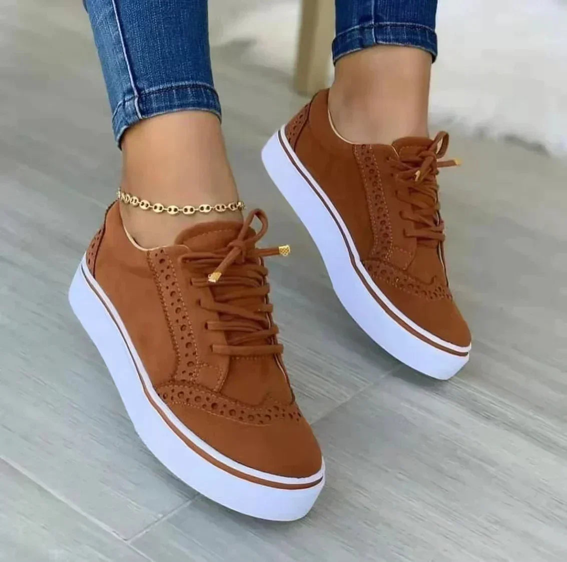 Women's Platform Lace-Up Sneakers Brogue Detail - Vonnera