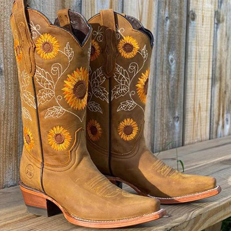 Women's Block Heel Boots Floral Detail - Vonnera