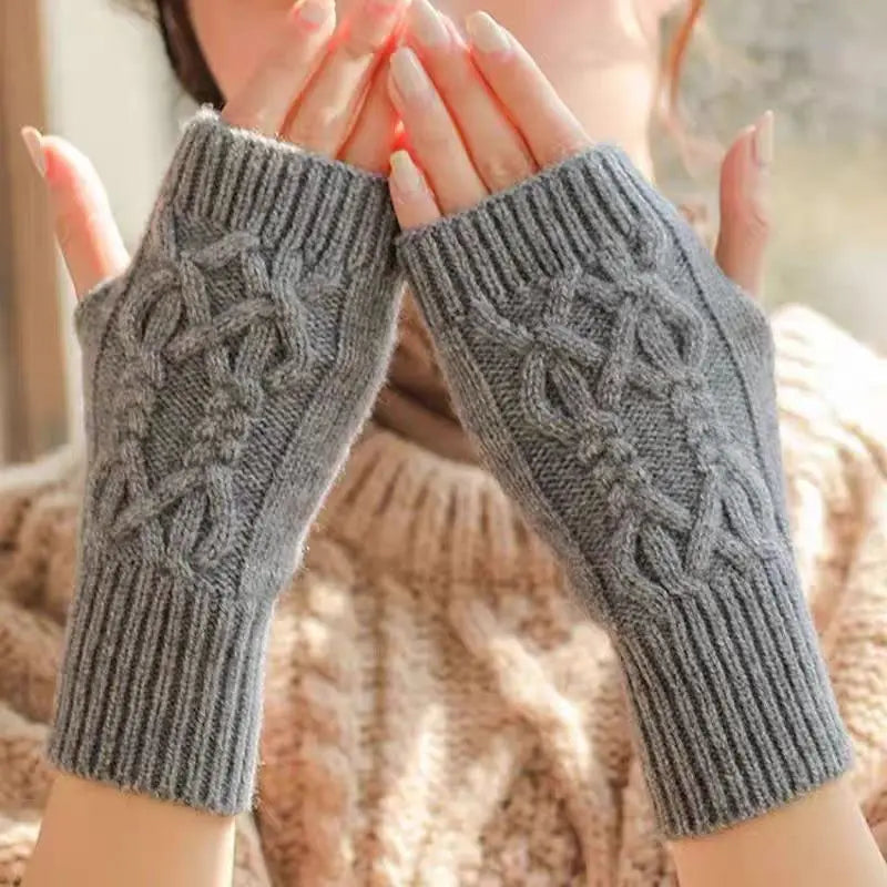 Marcelli Cable Knit Wrist Warmers - Vonnera