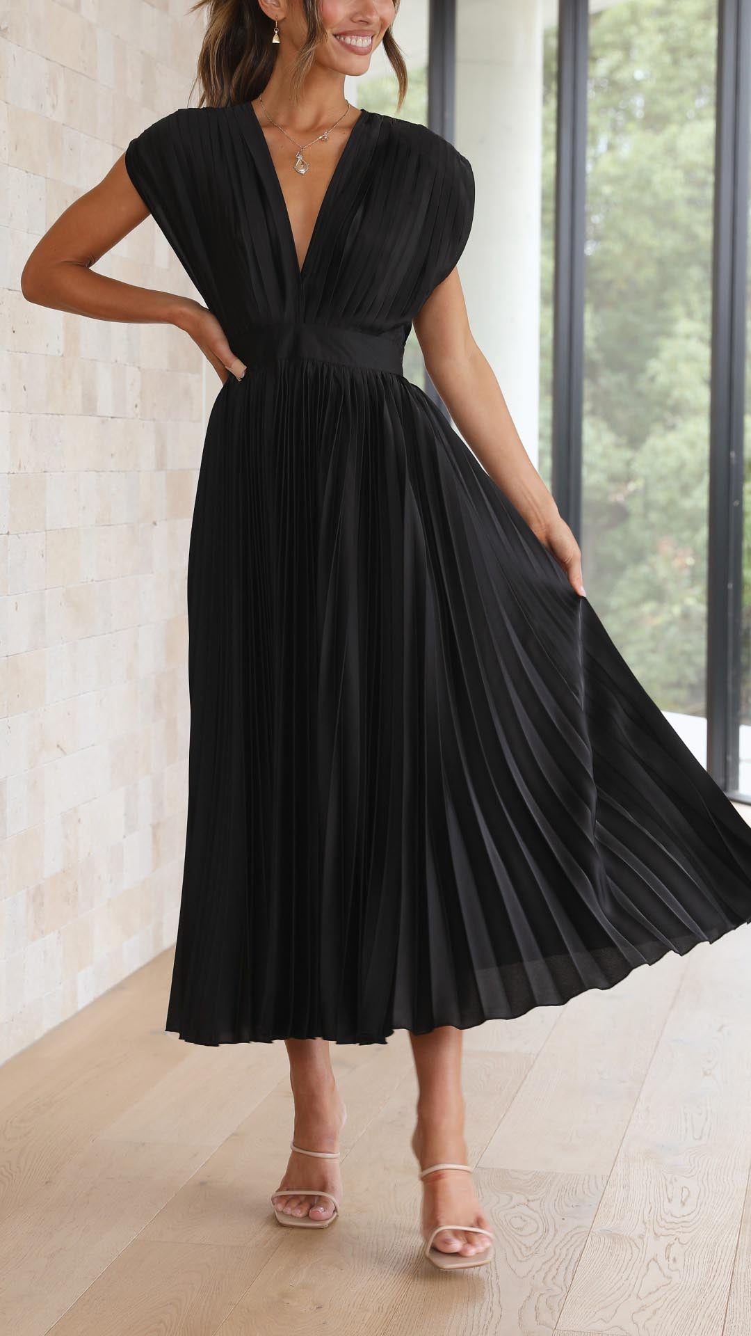 Women's V-Neck Pleated Maxi Dress