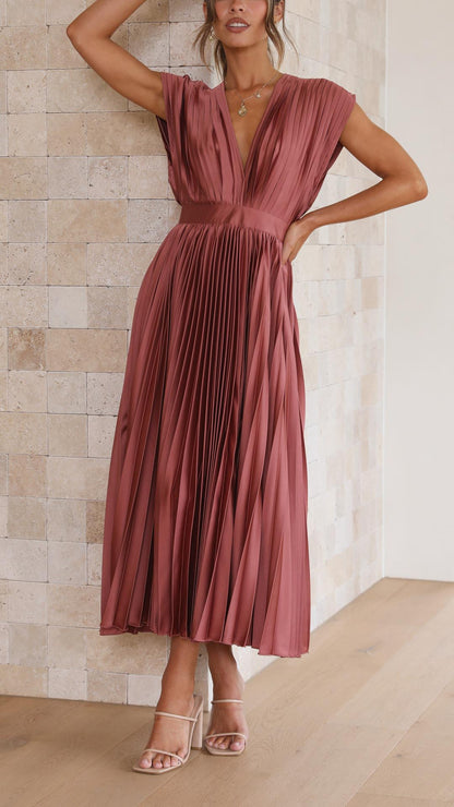 Elegant Pleated Maxi Dress - Stylish & Comfortable