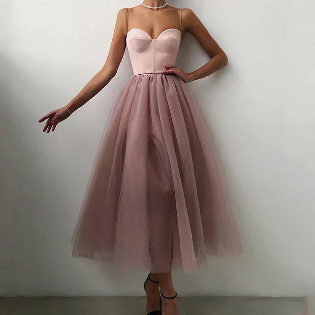 Elegant Long Evening Dress with Flowing Silhouette