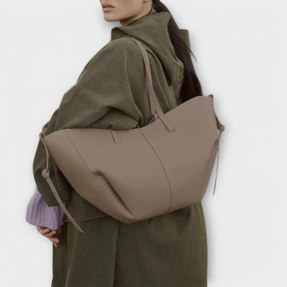 Gunnhild Women's Everyday Tote Bag