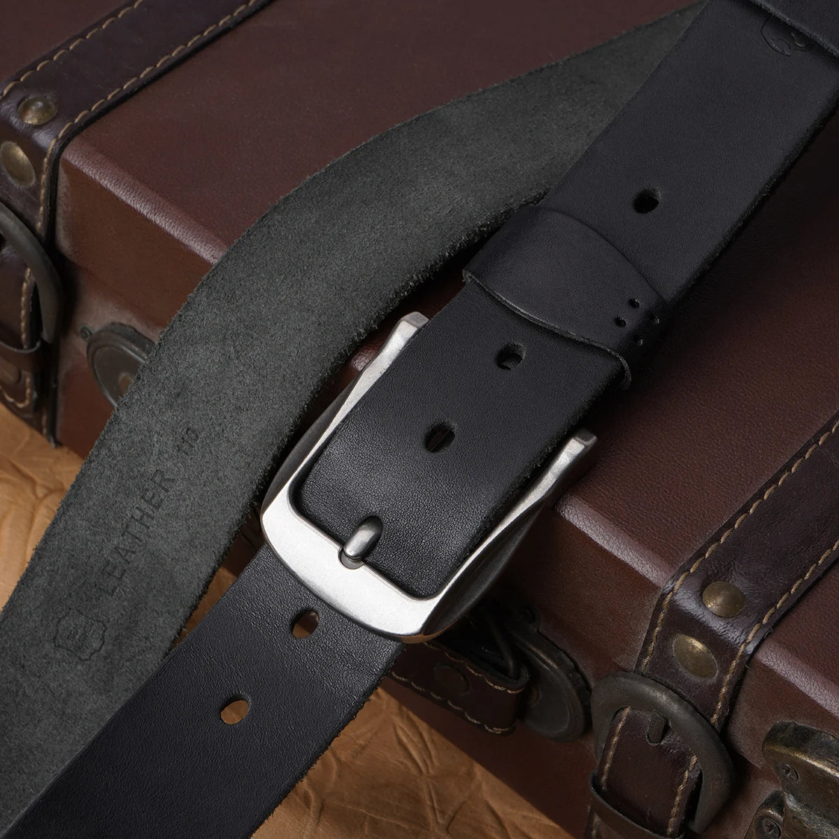 Farnham Classic Cowhide Leather Belt Hand Finished