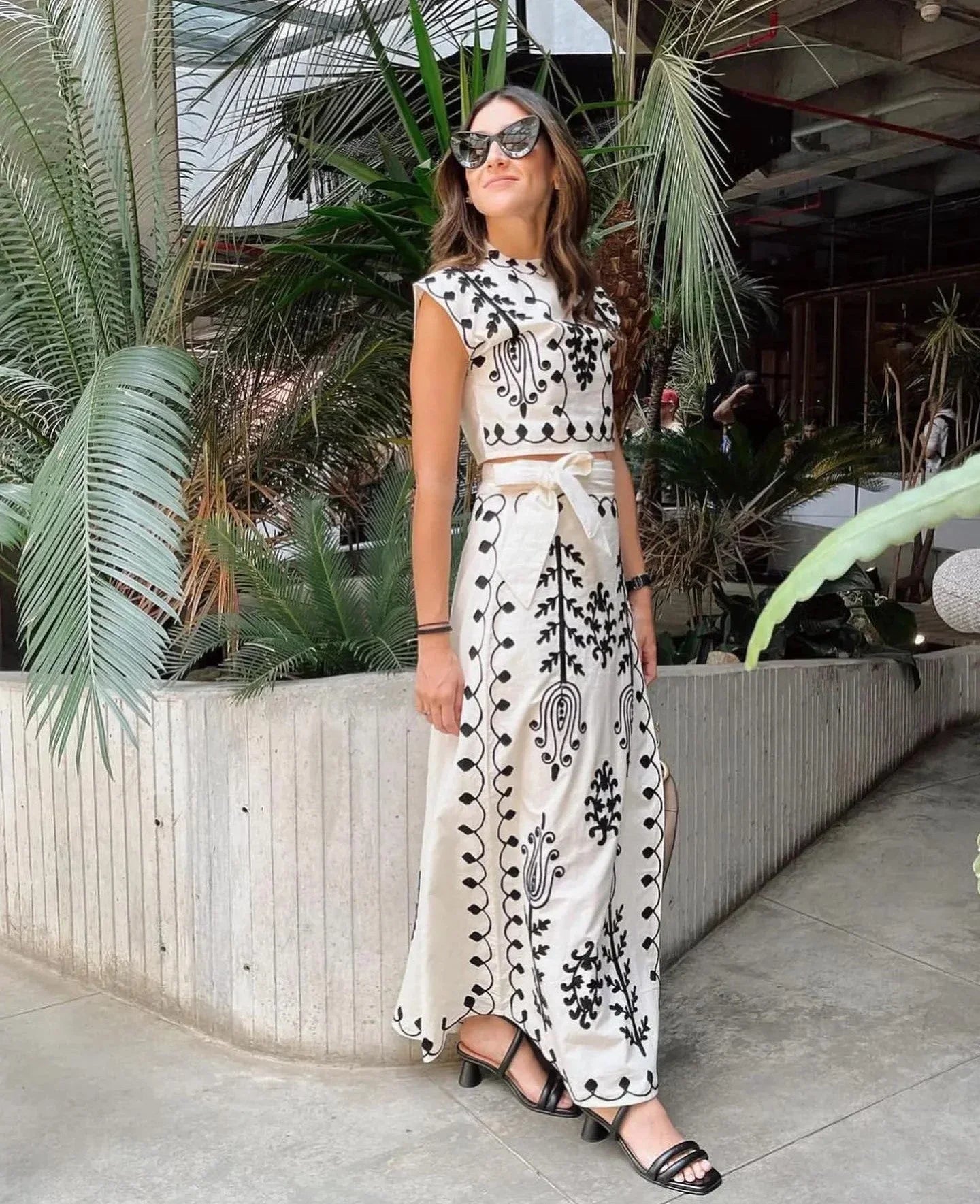 Women's Embroidered Sleeveless Dress Set - Vonnera
