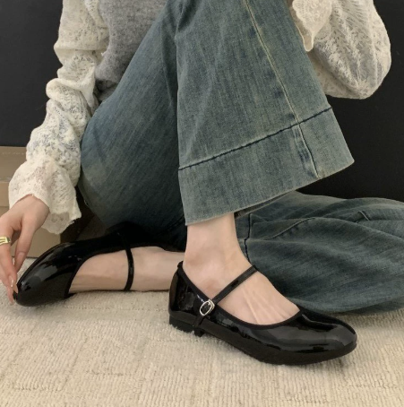 Vivienne Women's Patent Leather Mary Jane Shoes Low Block Heel - Vonnera
