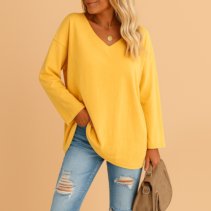 Lightweight summer top for women with a relaxed fit and short sleeves, suitable for casual wear, warm days, and everyday summer outfits.