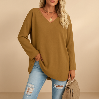 Lightweight summer top for women with a relaxed fit and short sleeves, suitable for casual wear, warm days, and everyday summer outfits.