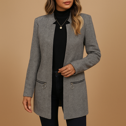 Women’s printed casual jacket with long sleeves and modern pattern, ideal for everyday wear and transitional seasons.