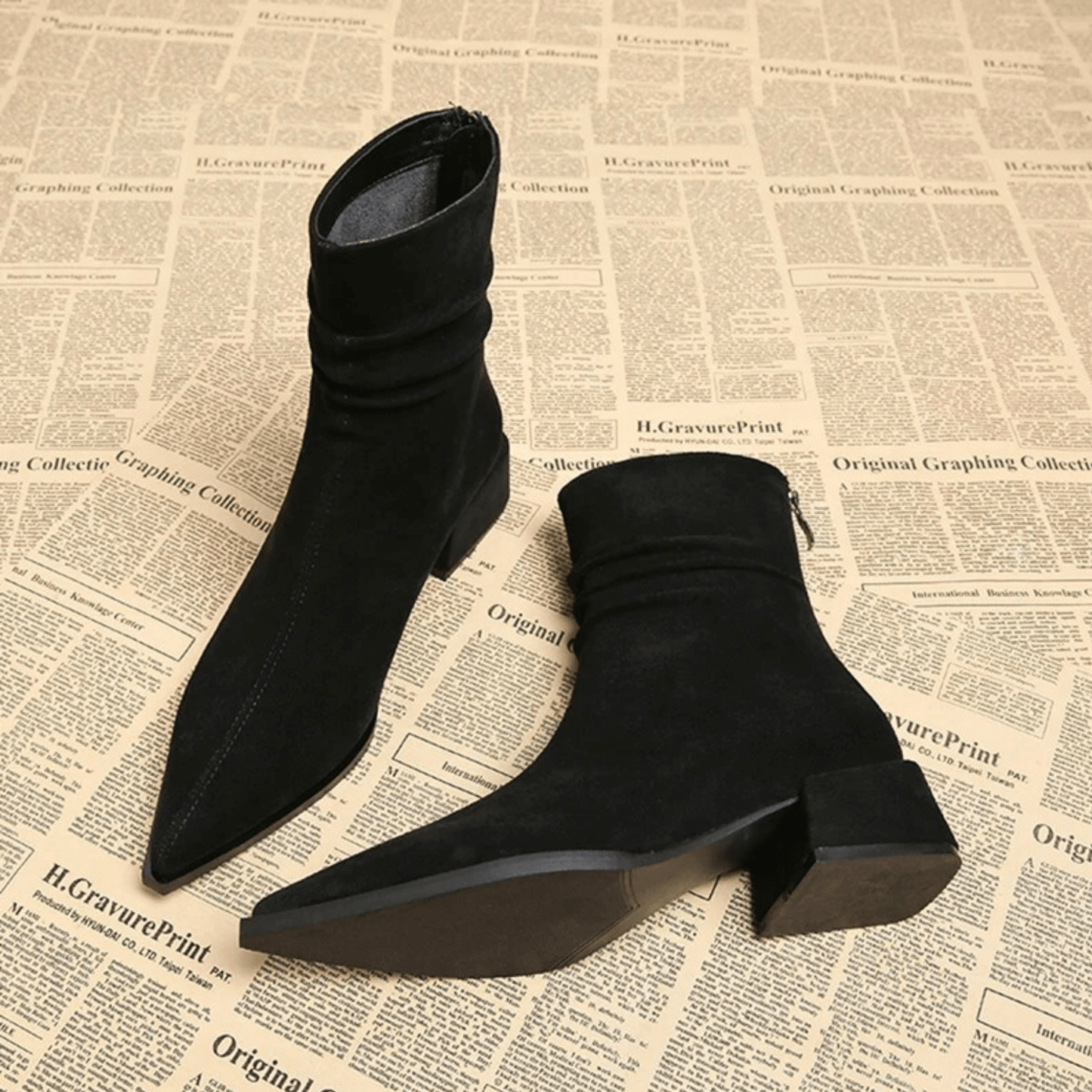 Women's Pointed Toe Boots Folded Upper Detail